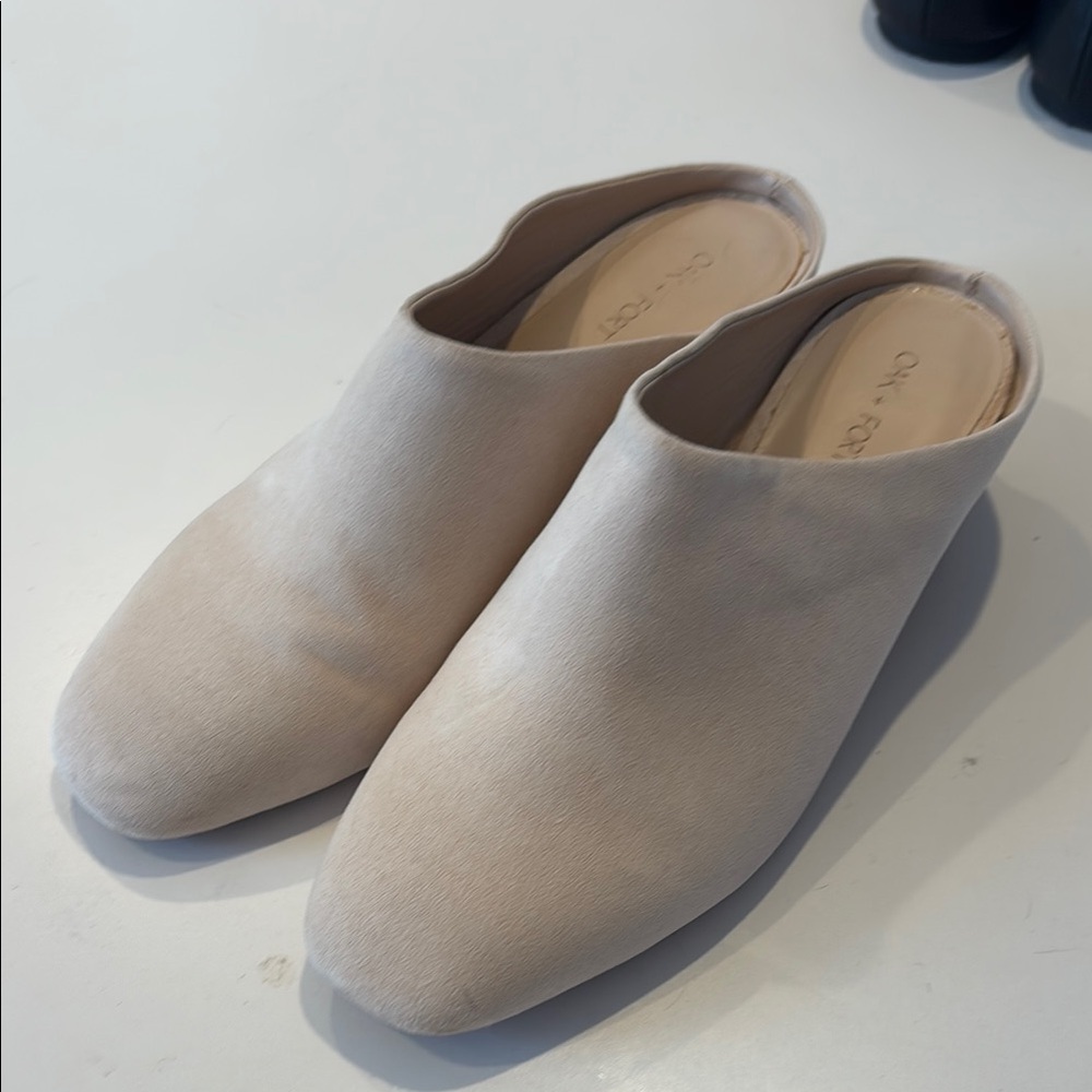 OAK + FORT Cream Mules Versatile Slip-On Style
